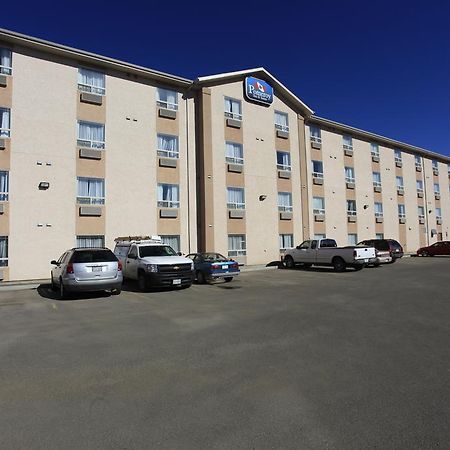 Pomeroy Inn & Suites Fort St. John מראה חיצוני תמונה